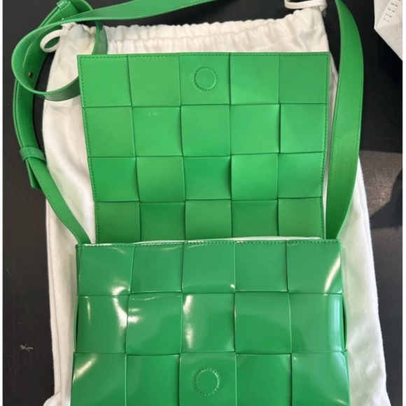 Bottega Veneta Patent Cassette Crossbody BNWT - Picture 2 of 12